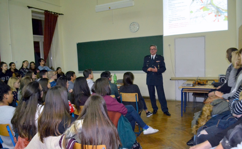 Pročitajte više o članku Predavanje u Prvoj riječkoj hrvatskoj gimnaziji: Vukovar-strategijska prekretnica Domovinskog rata