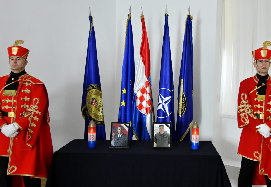 Trenutno pregledavate Održana komemoracija za natporučnika Novkovića i poručnika Jagatića