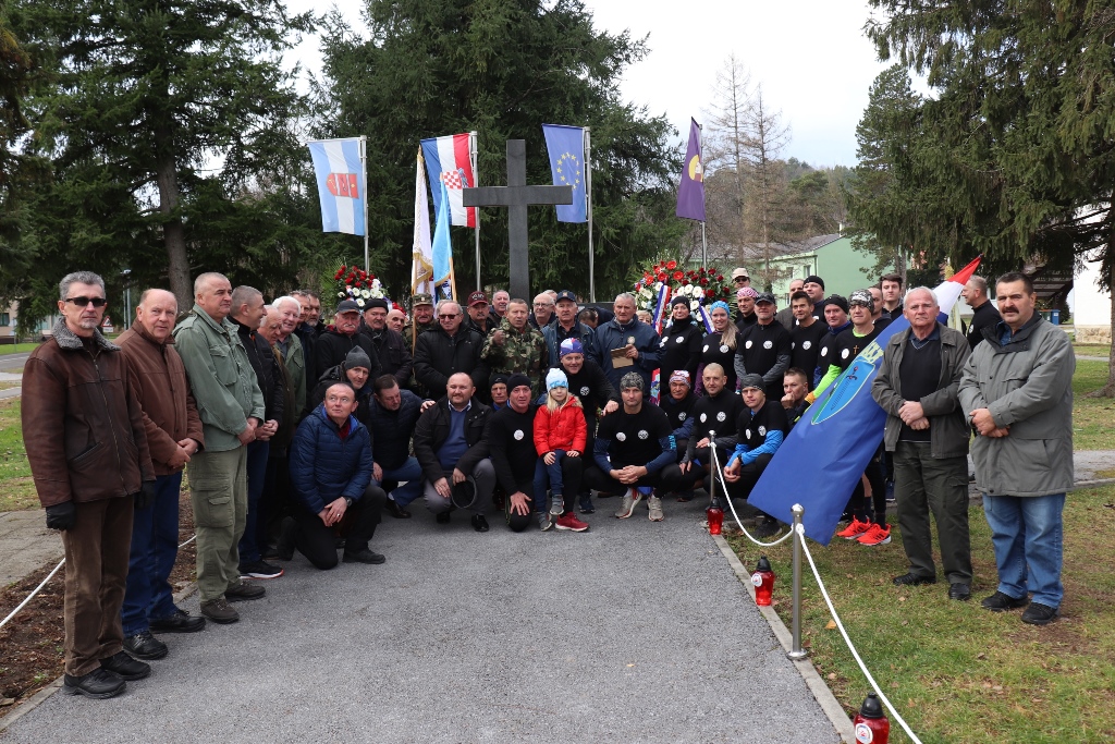Slatinski časnici ponovno prošli ratnim stazama, maratonci istrčali 15. memorijalnu utrku Četekovac-Voćin